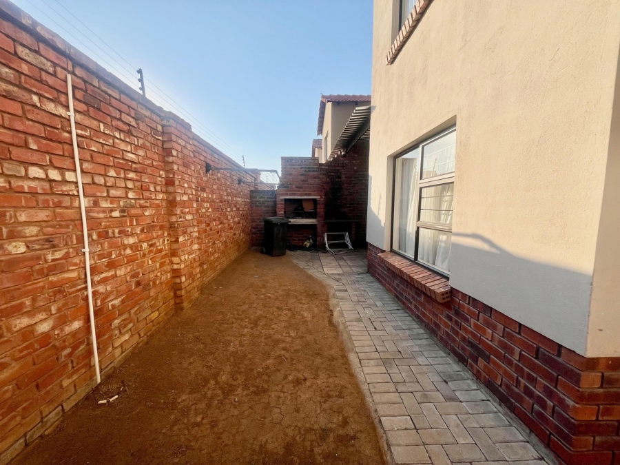 3 Bedroom Property for Sale in Waterval East North West
